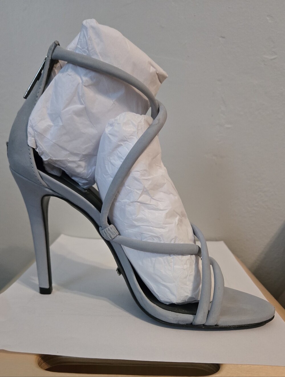 Vintage SCHUTZ Strappy Suede Heels in Light Gray 6s - Picture 8 of 9